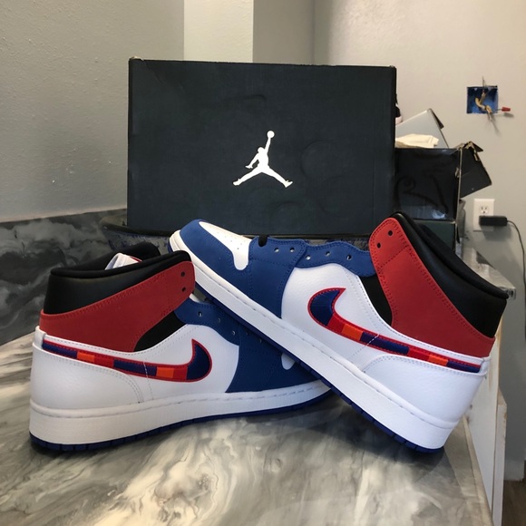 Nike Air Jordan 1 Mid Multicolor Swoosh - Picture 4 of 6